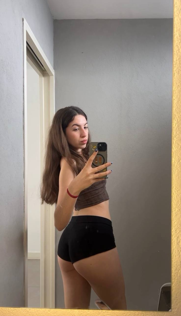 Amber in her underwear in Rosario