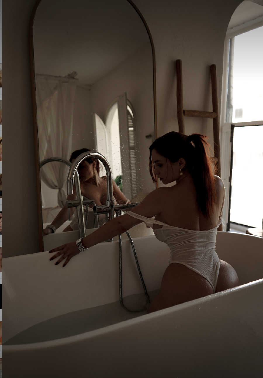 A playful frame from Miranda Faith nude — online in Rosario