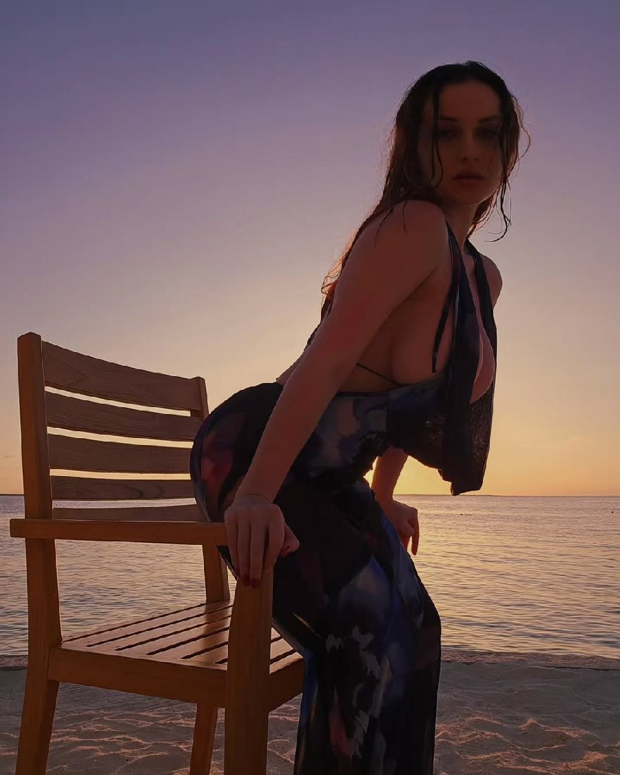 Sexy girl Miranda Faith nude in Rosario