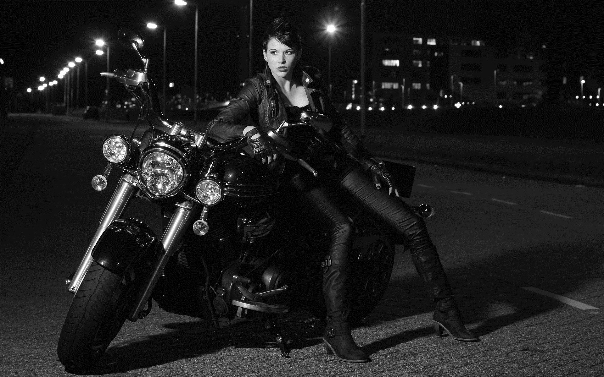 Photo Beautiful girls and motorcycles in Rosario