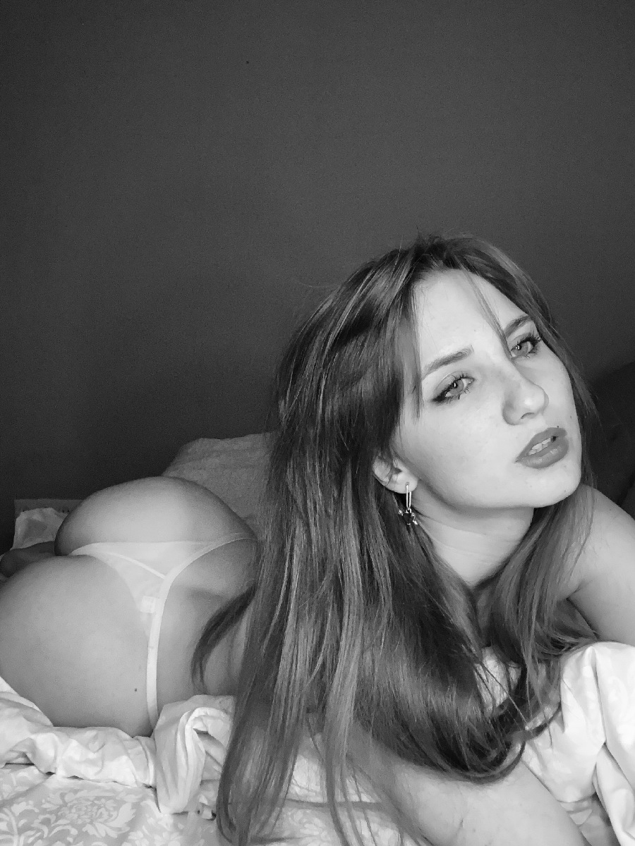 Take a pause and enjoy Nata nude — streaming from Rosario