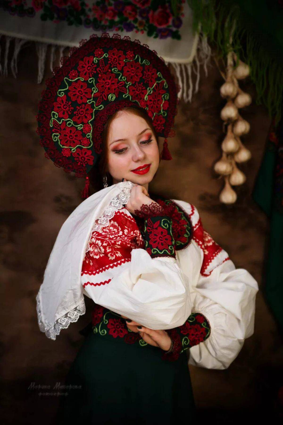 Women in Slavic costumes underwear in Rosario