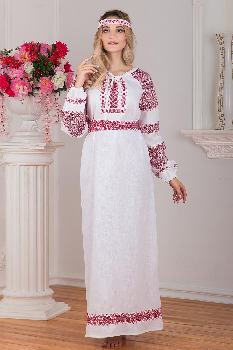 Women in Slavic costumes in Rosario