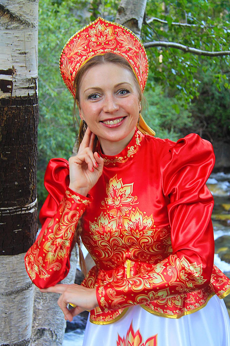 Women in Slavic costumes in Rosario