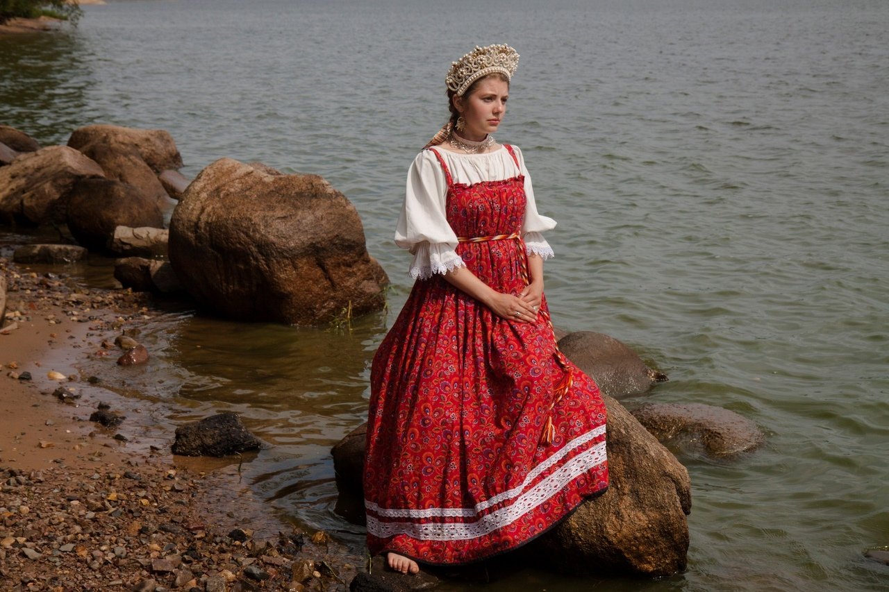 Women in Slavic costumes in Rosario
