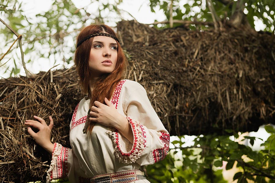 Women in Slavic costumes in Rosario