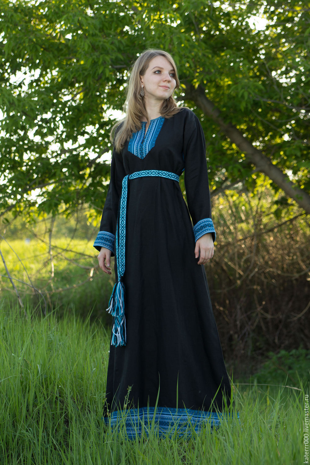 Women in Slavic costumes in Rosario