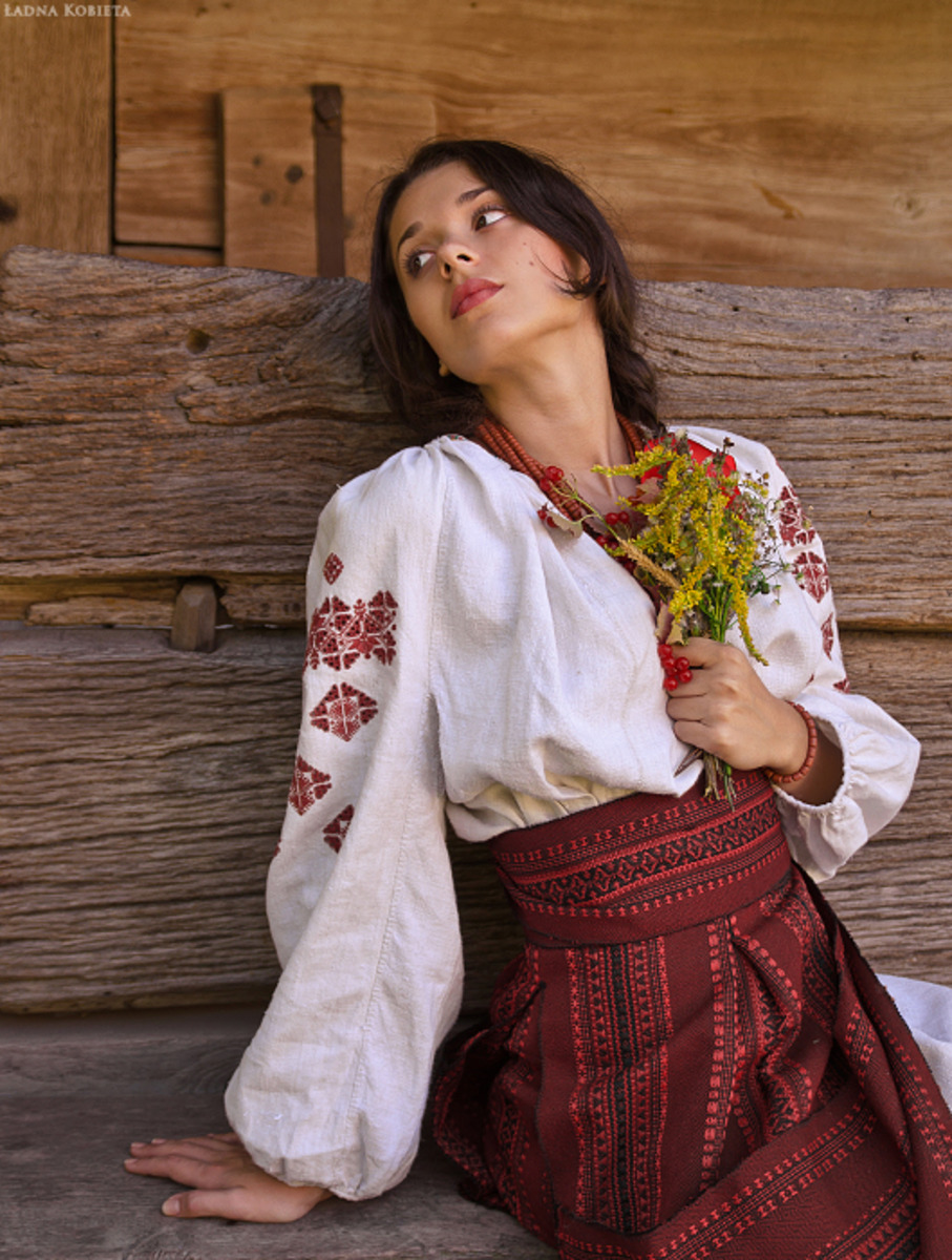 Girls in Slavic costumes in Rosario